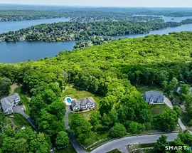 8 Rock Ridge Court
