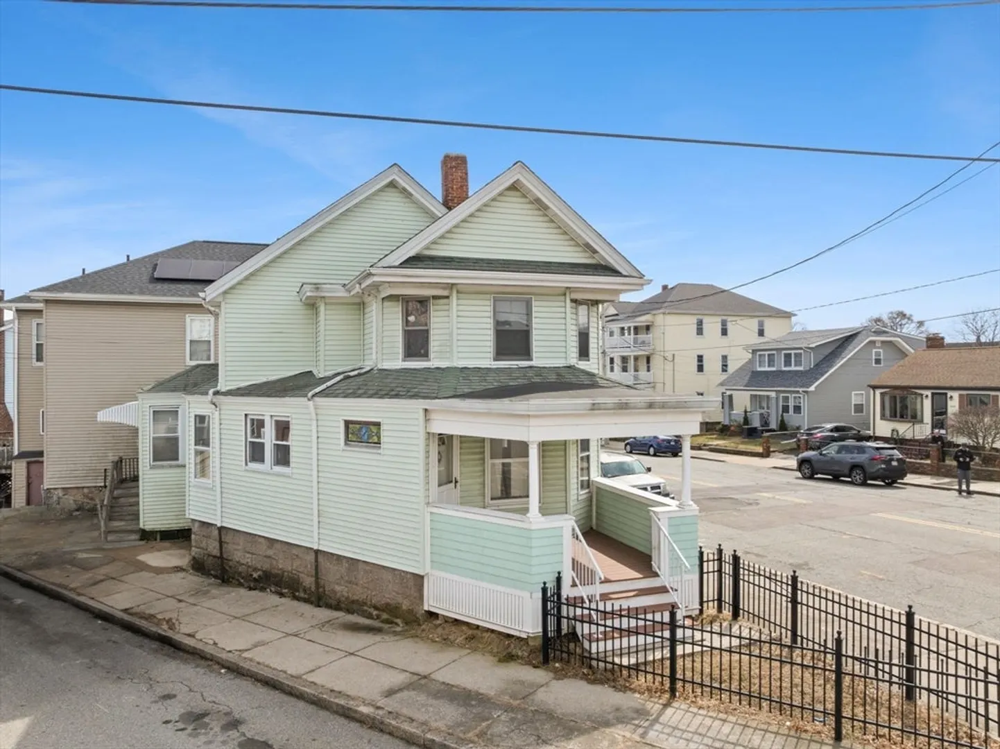 2018 Pleasant St Photo 1