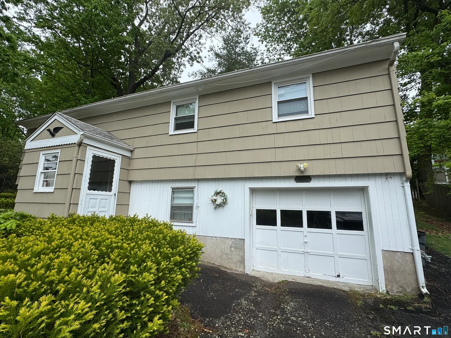 665 Bradley Street Photo 3