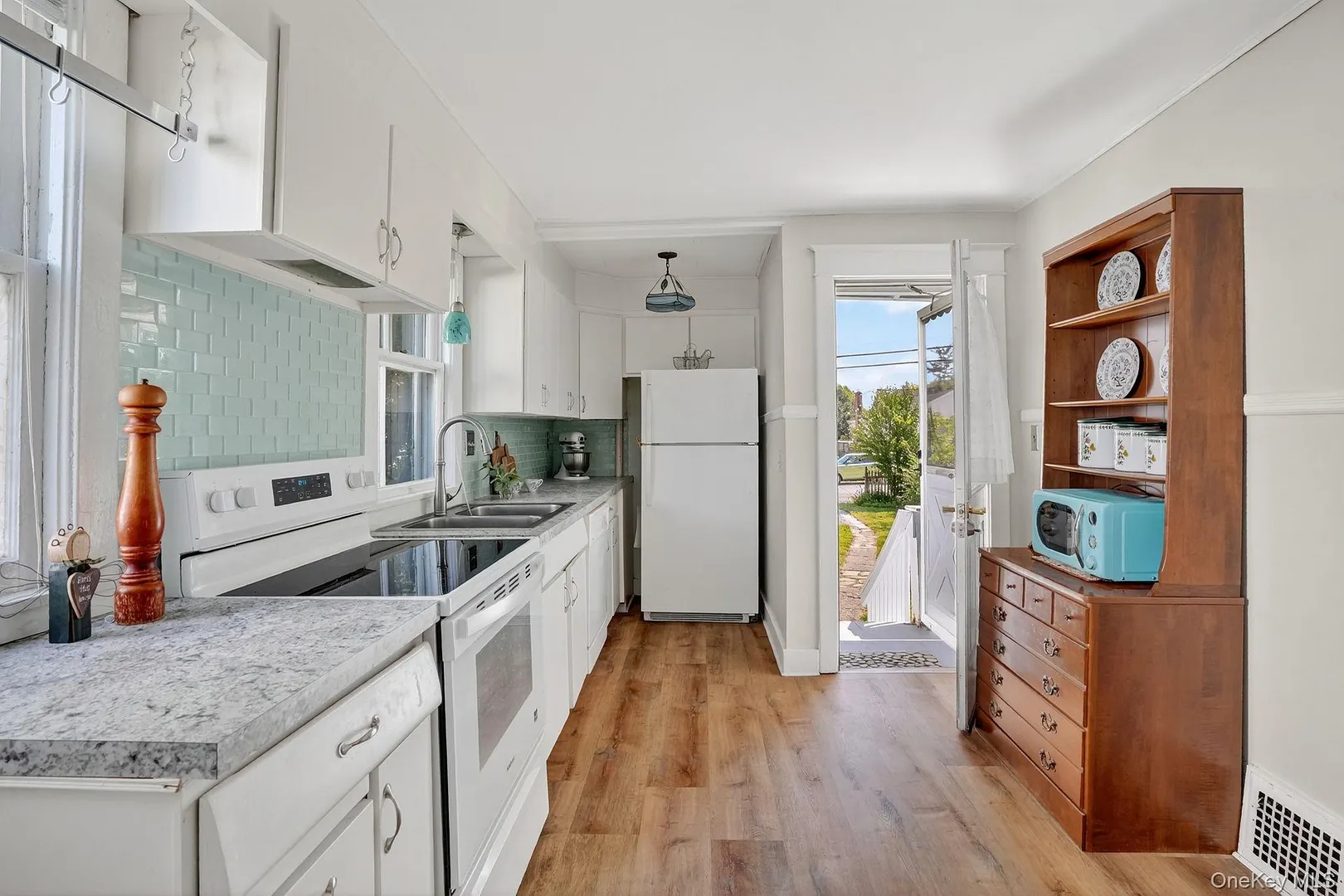 176 S Grand Avenue Photo 10