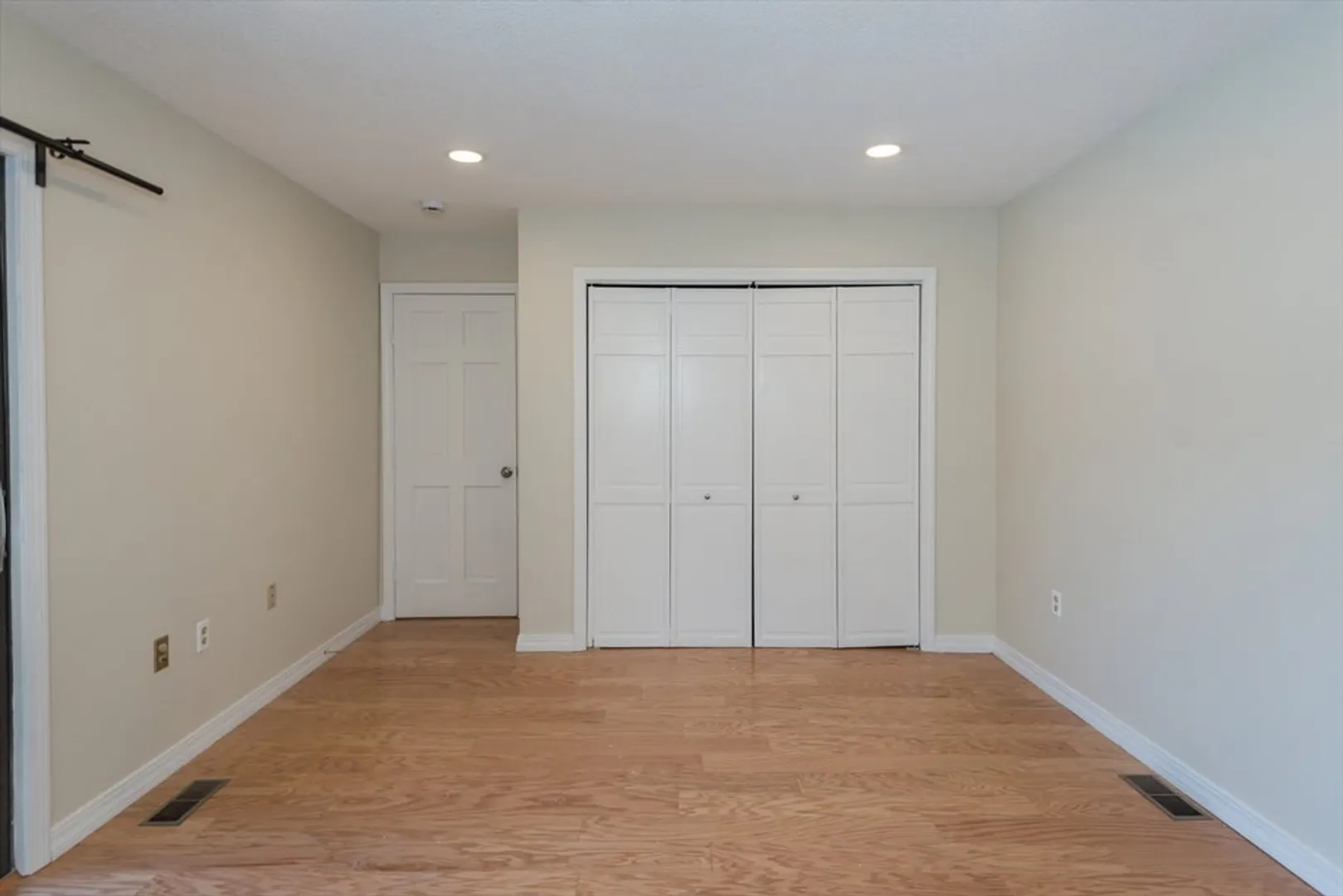 468 Island St #468 Photo 24