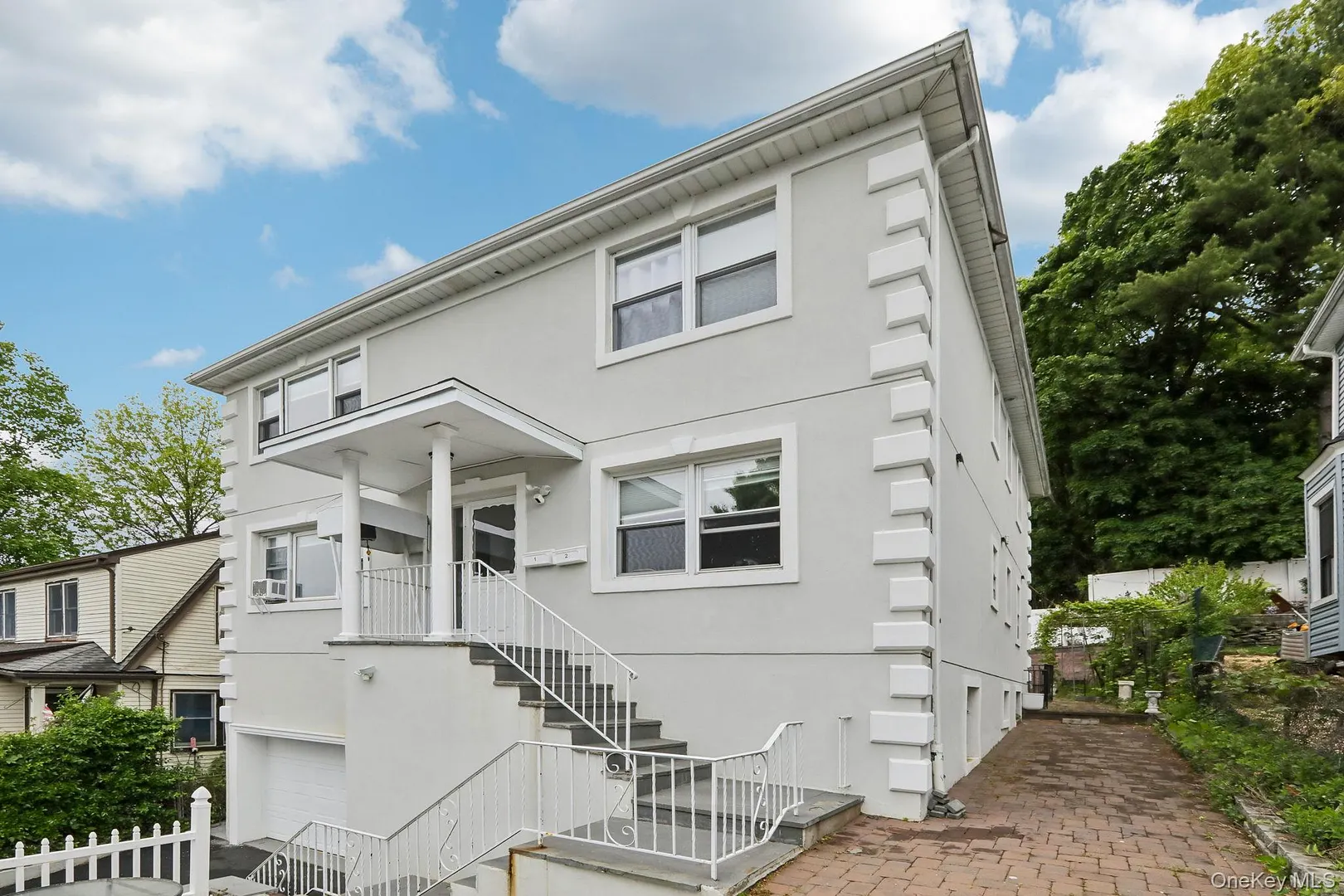 583 Bellevue Avenue N Photo 2