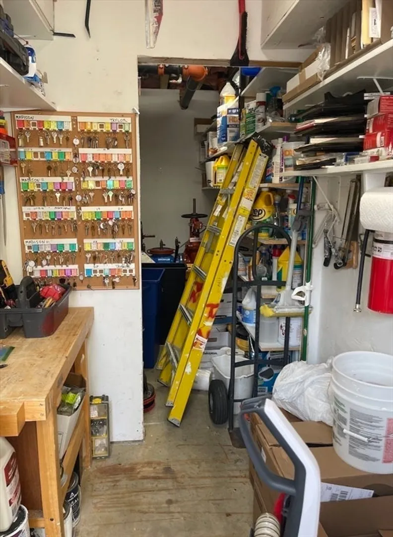 245 Russell St Photo 27