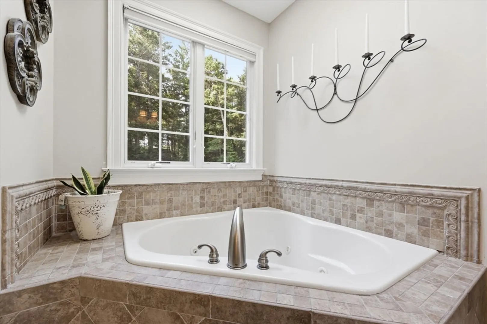 8 Lexington Circle Photo 28