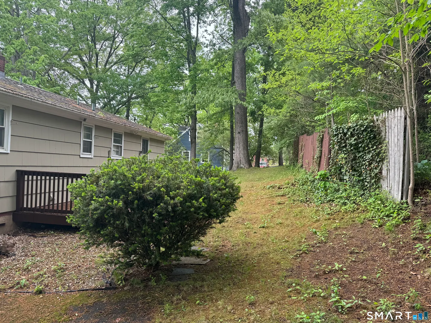 665 Bradley Street Photo 5