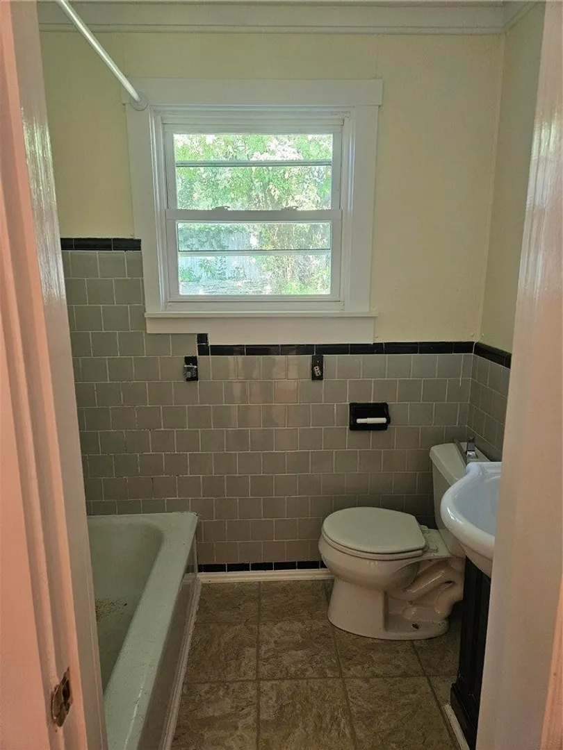 28 Ludlow Road Photo 12