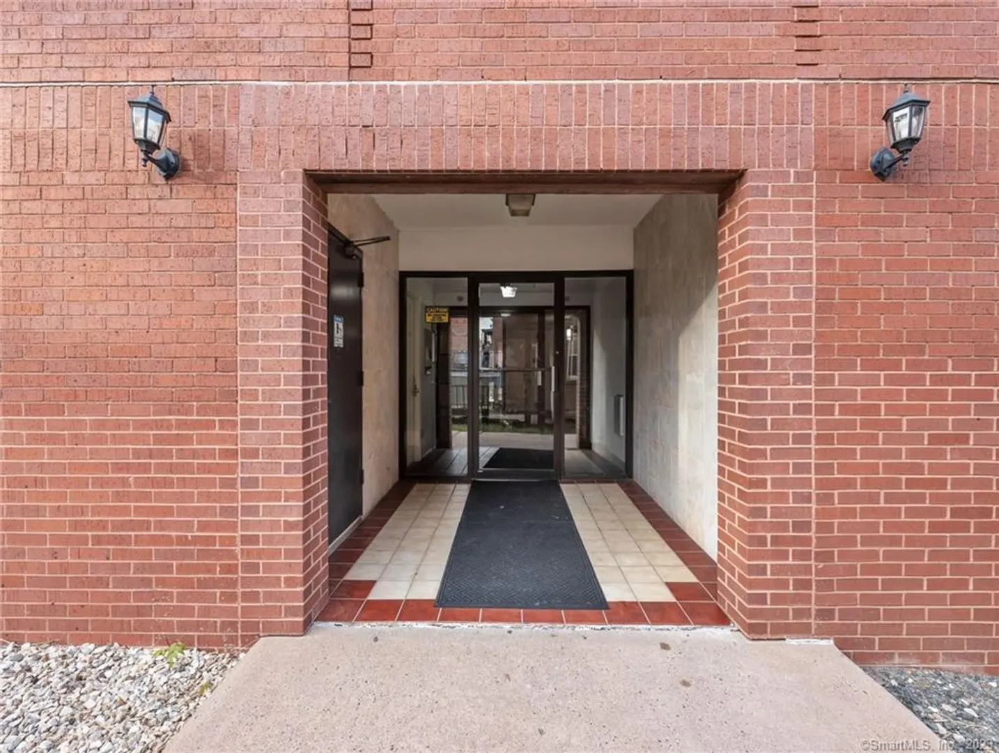 213 Franklin Avenue  #405 Photo 3