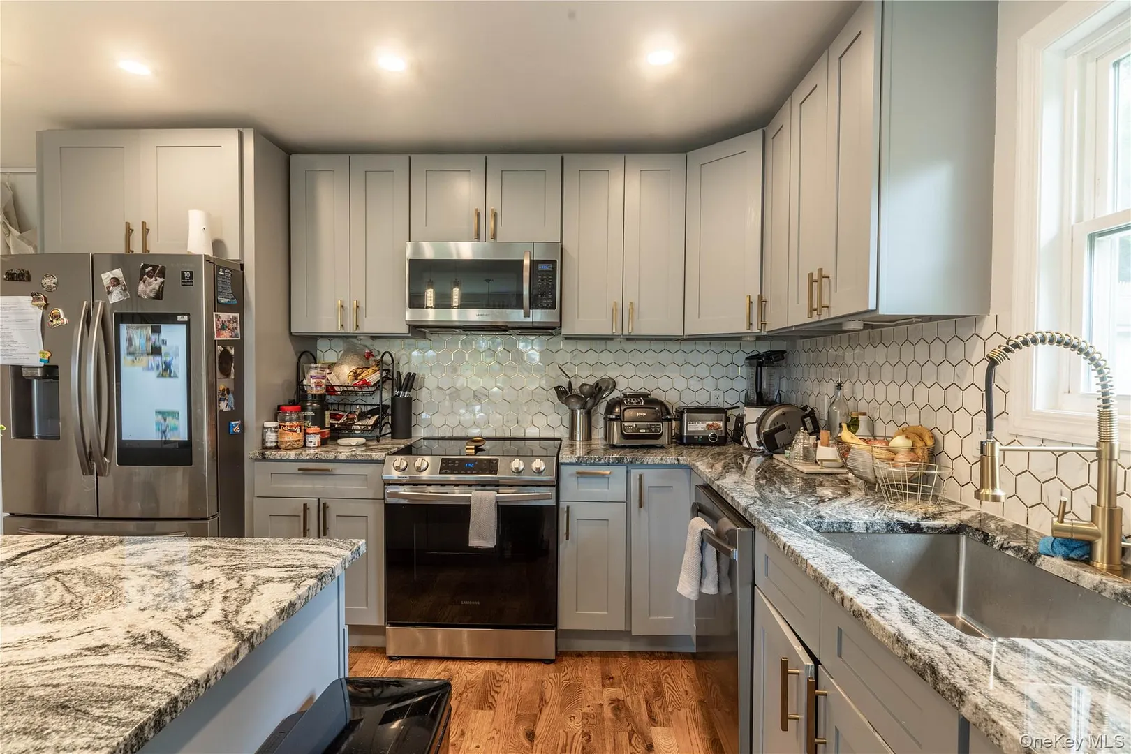 210 Abbott Avenue Photo 4