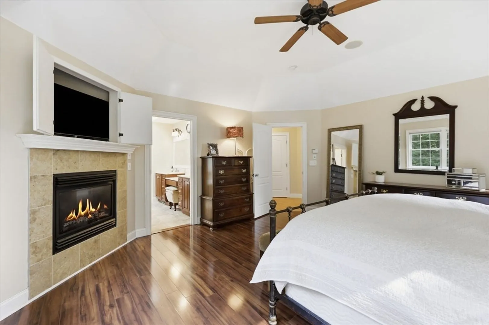8 Lexington Circle Photo 26