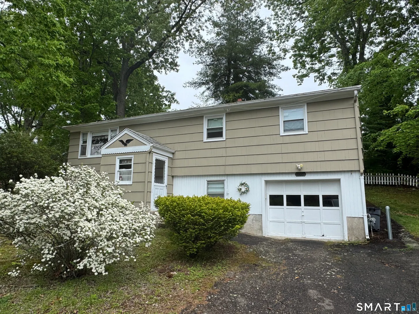 665 Bradley Street Photo 2