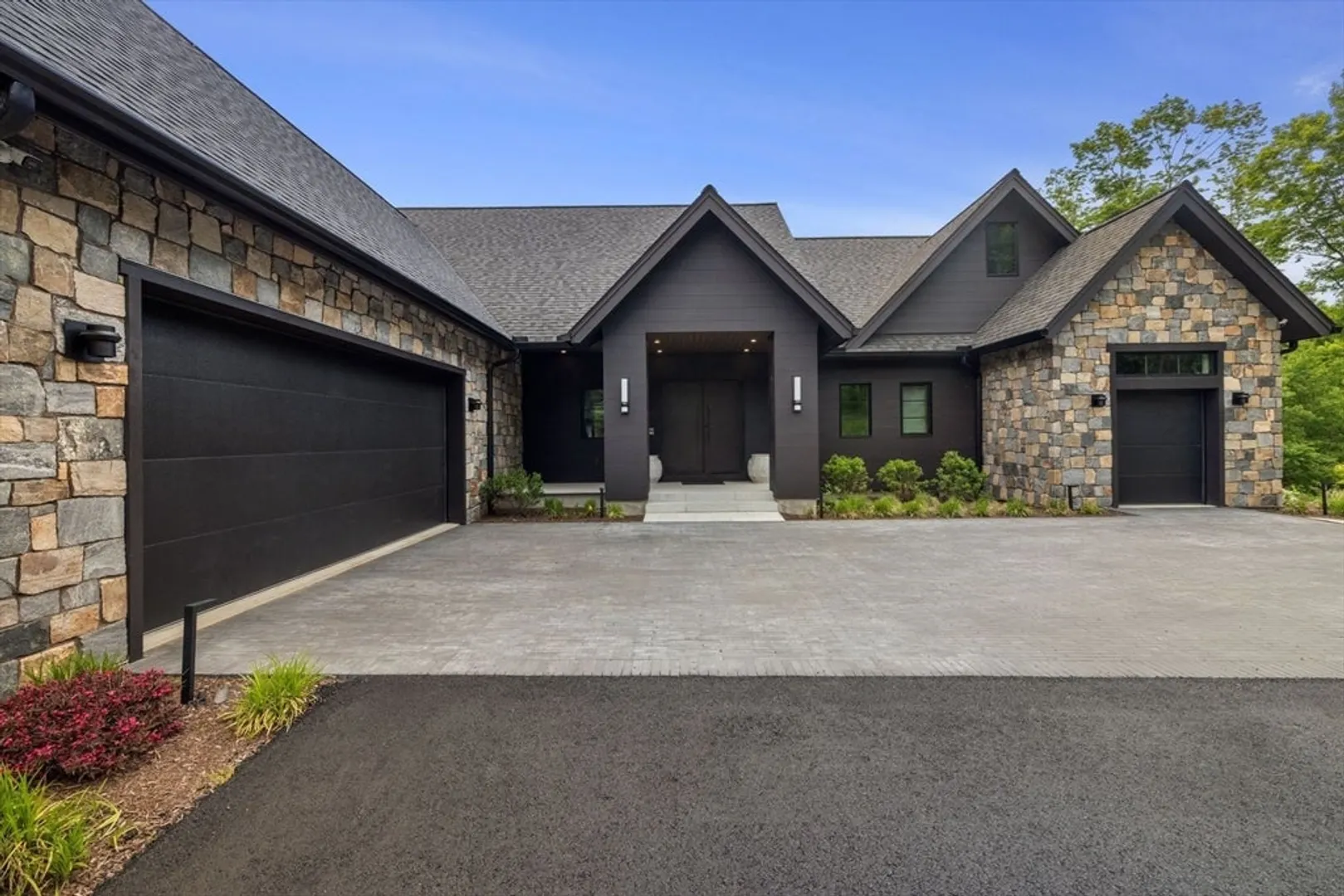 61 Green Avenue Photo 3