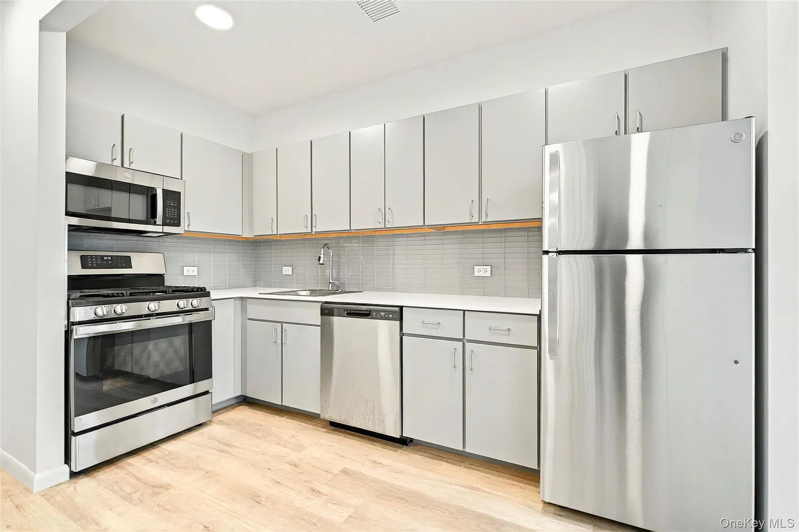 355 Bronx River Avenue  #1B Photo 12