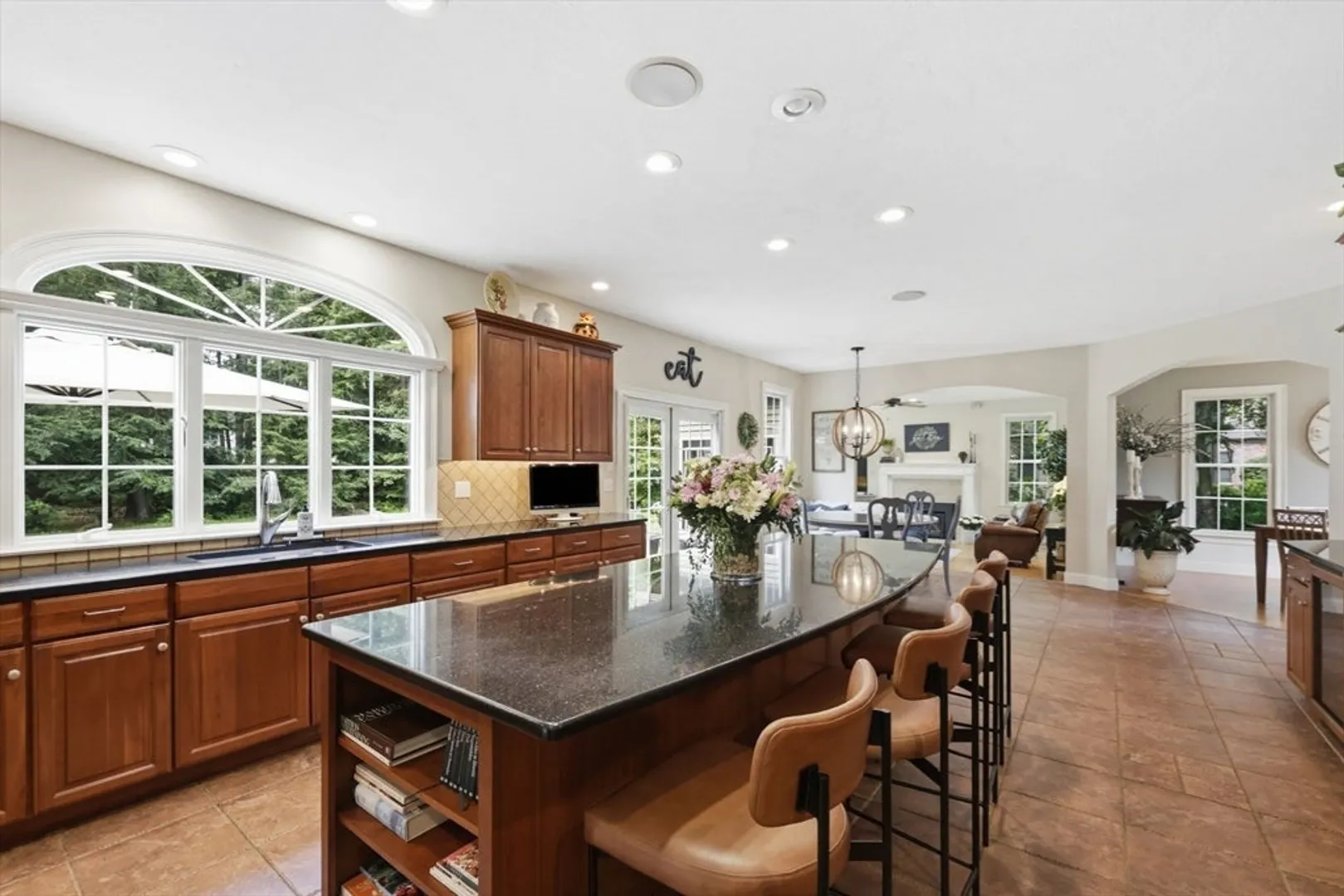 8 Lexington Circle Photo 13