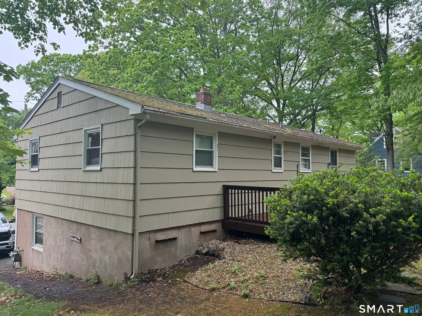 665 Bradley Street Photo 4
