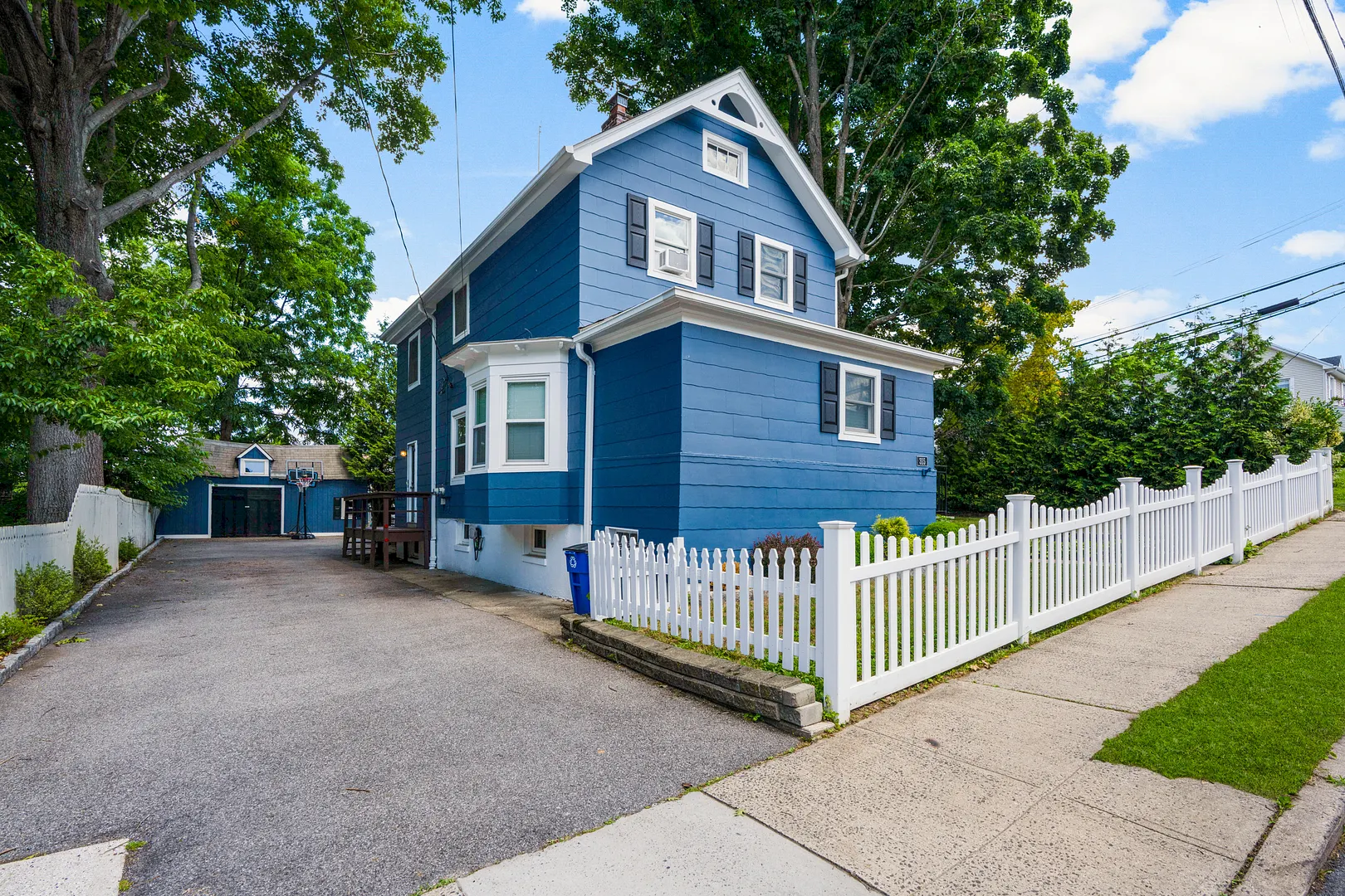 315 Maple Avenue Photo 3