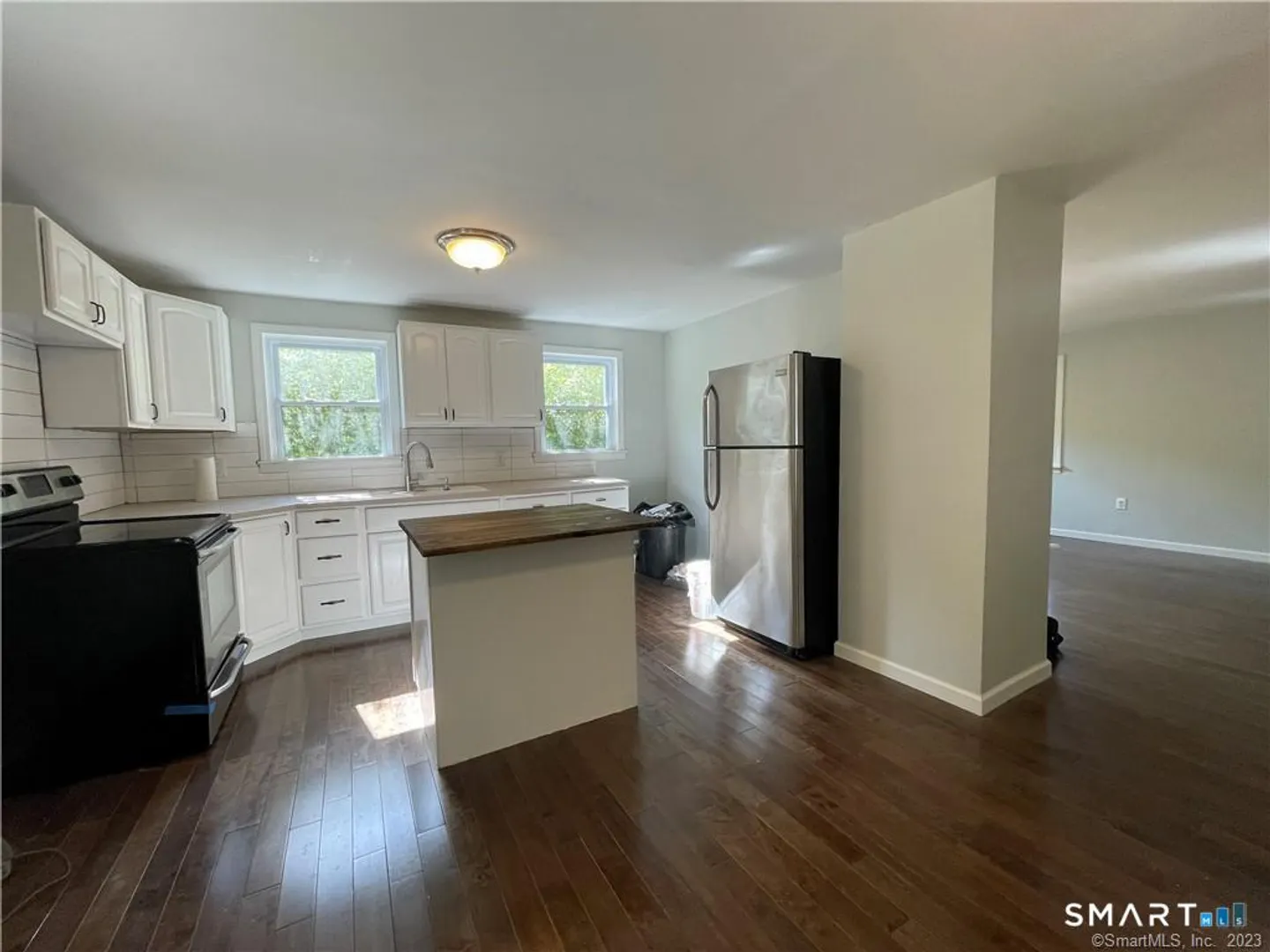 155 Riverside Drive Photo 4