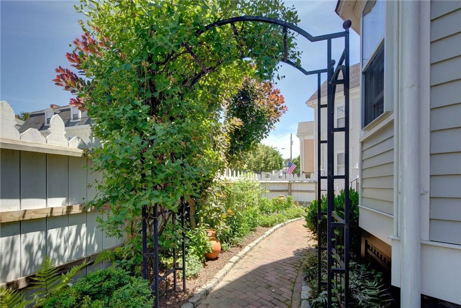 8 Sanford Street Photo 19