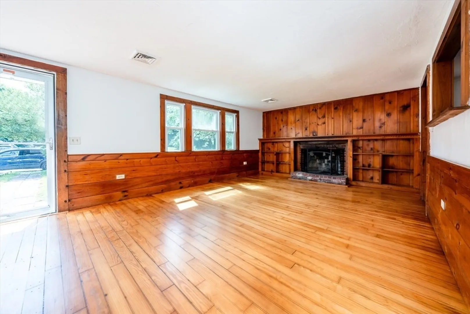 19 Mayflower Rd Photo 9