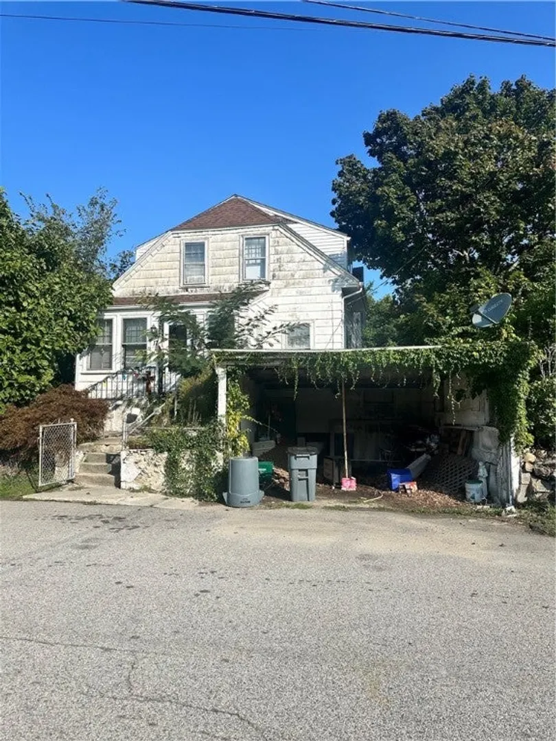 17 Archer Avenue Photo 2