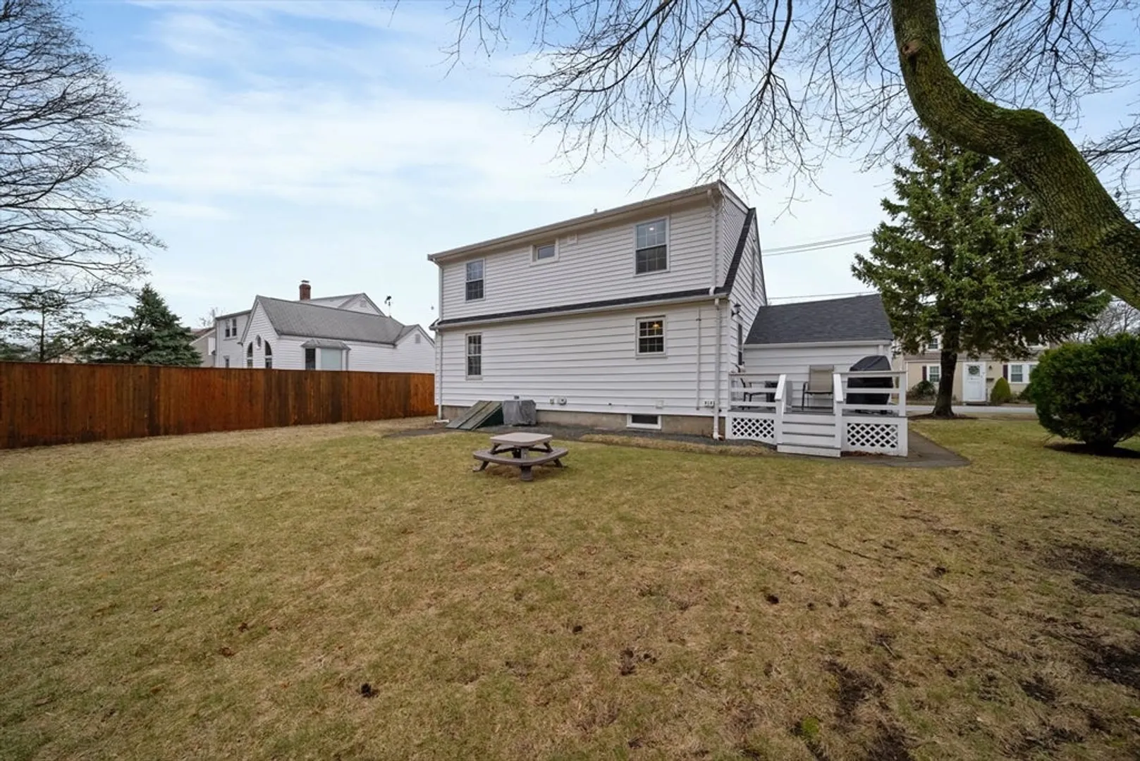 24 Dexter St Photo 32