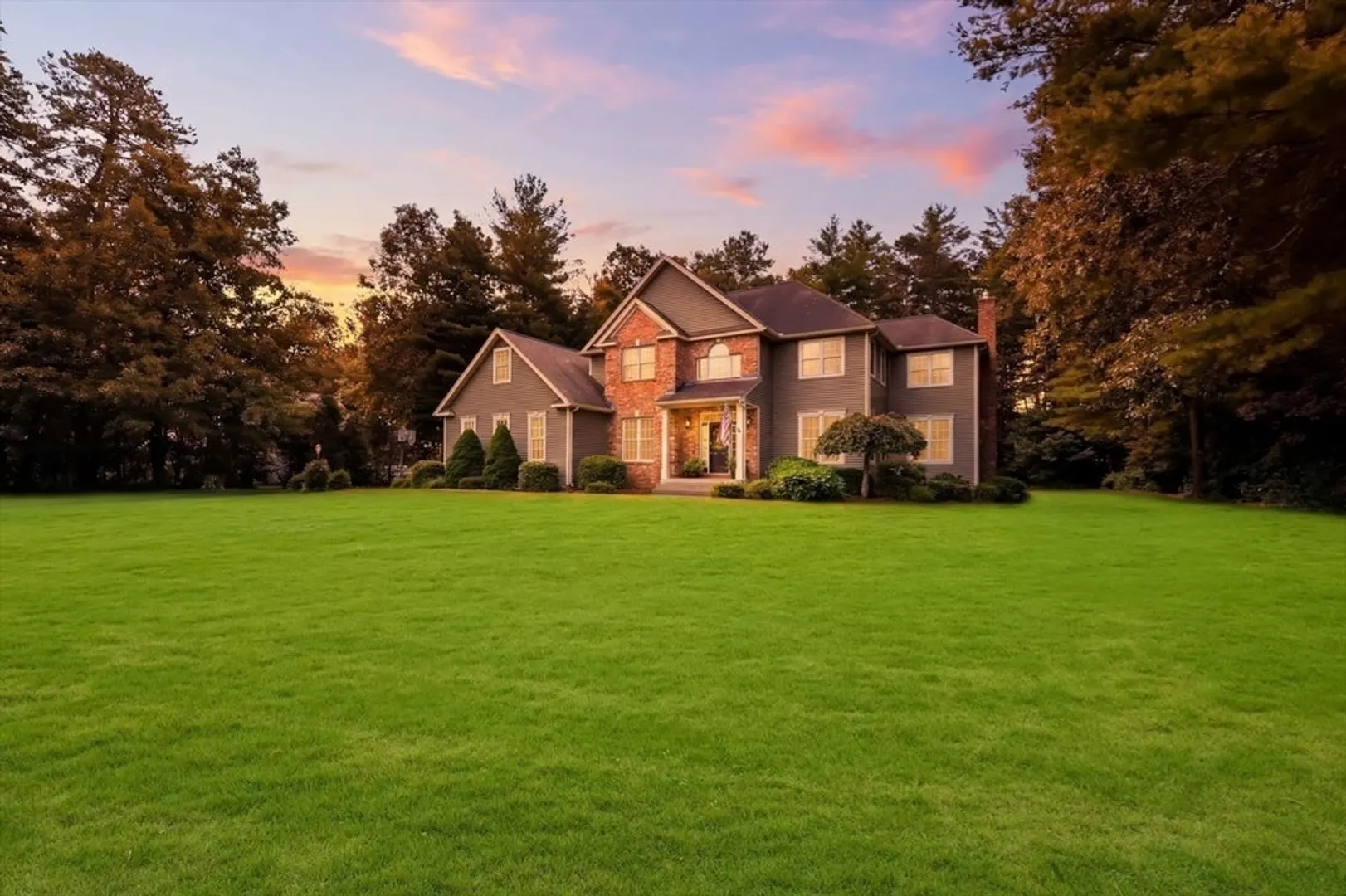8 Lexington Circle Photo 2