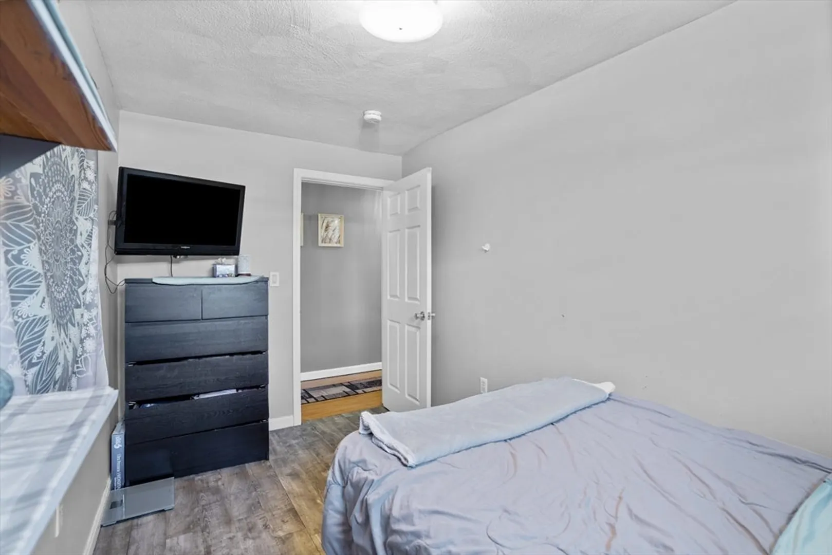 97 Triton Ave Photo 31