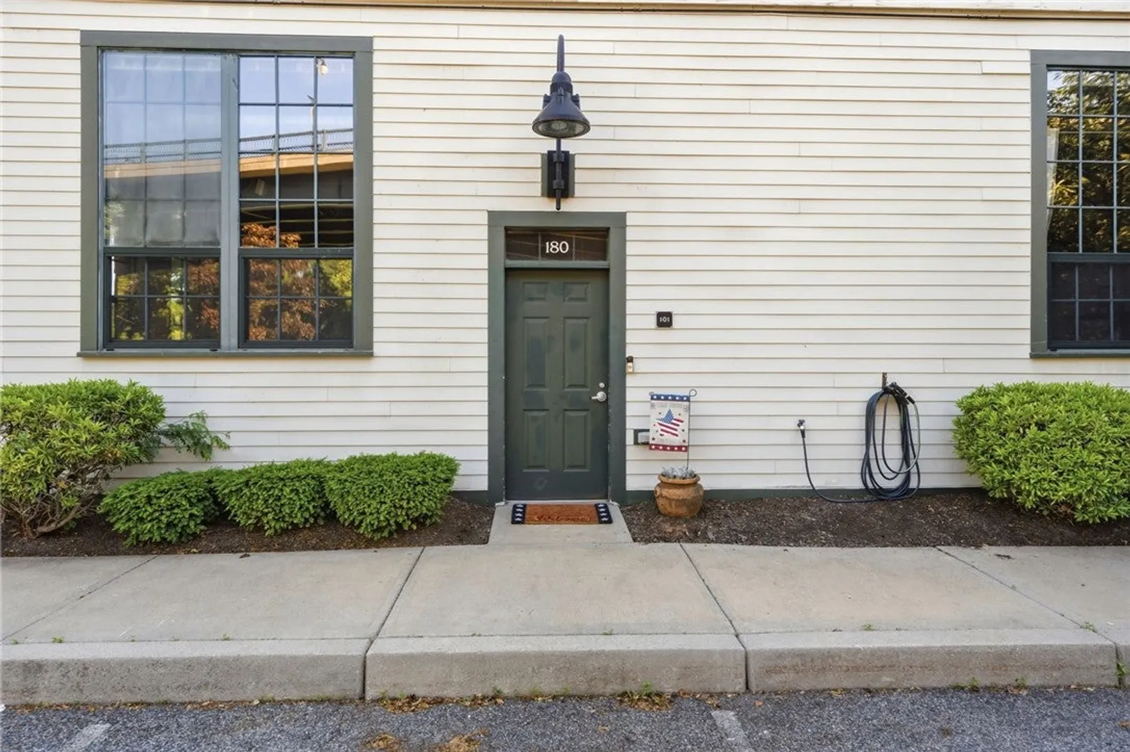 180 Allen Street  #101 Photo 34