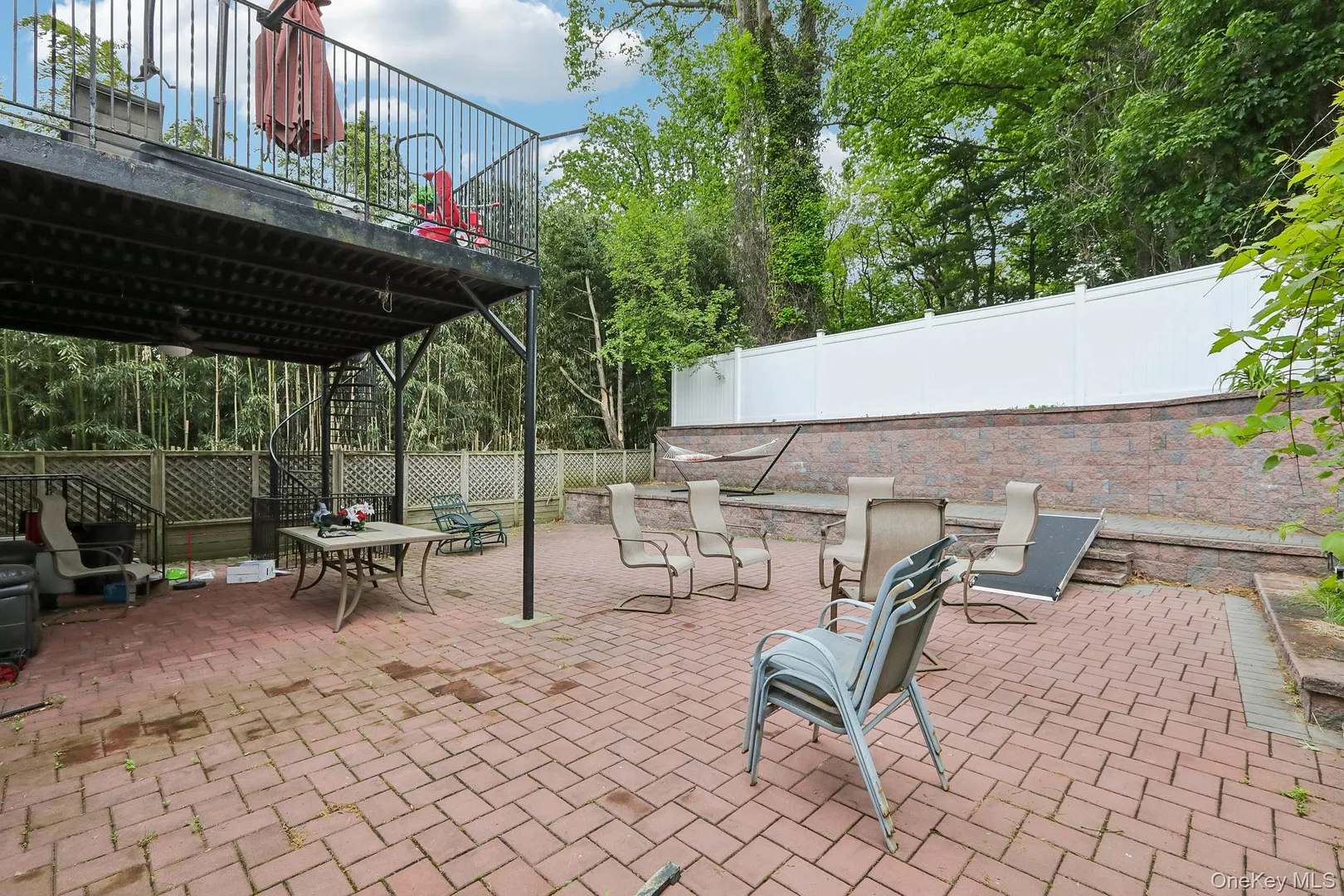 583 Bellevue Avenue N Photo 6