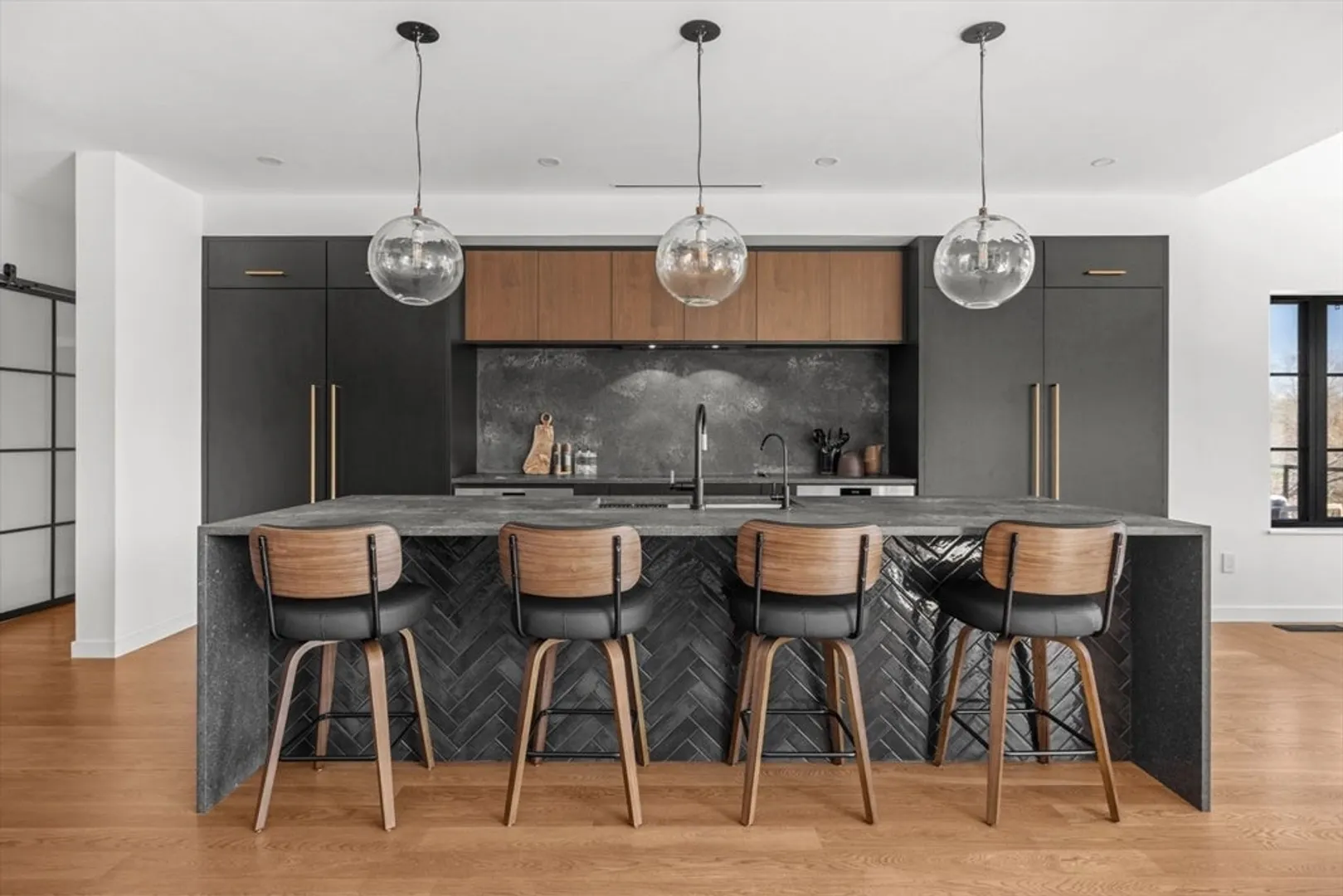 61 Green Avenue Photo 10