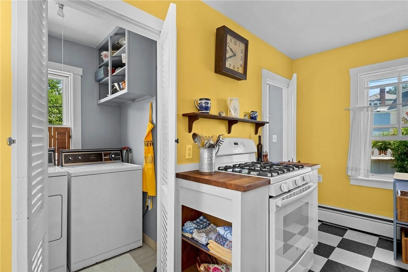 8 Sanford Street Photo 11