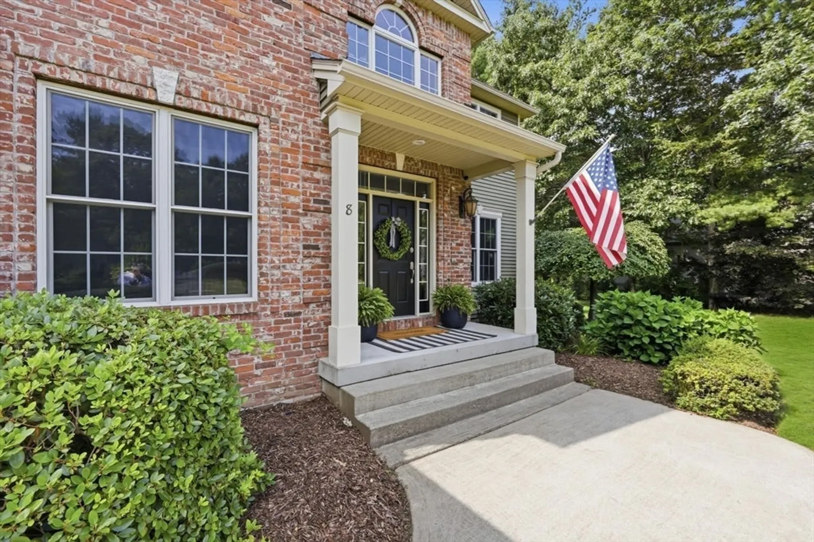 8 Lexington Circle Photo 5