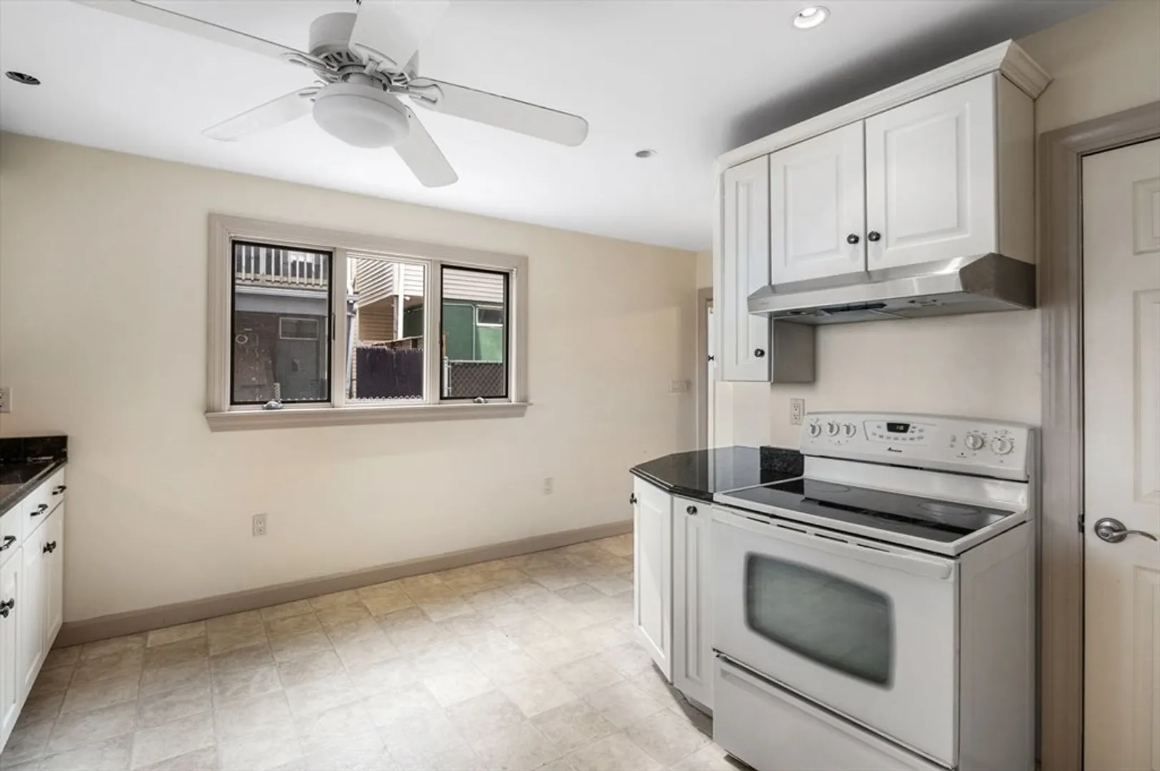 29 Fenwick St Photo 10