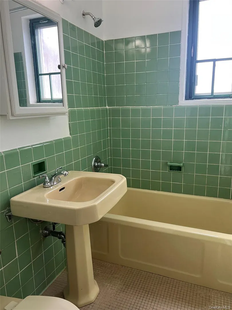 1604 Metropolitan Avenue  #12A Photo 3
