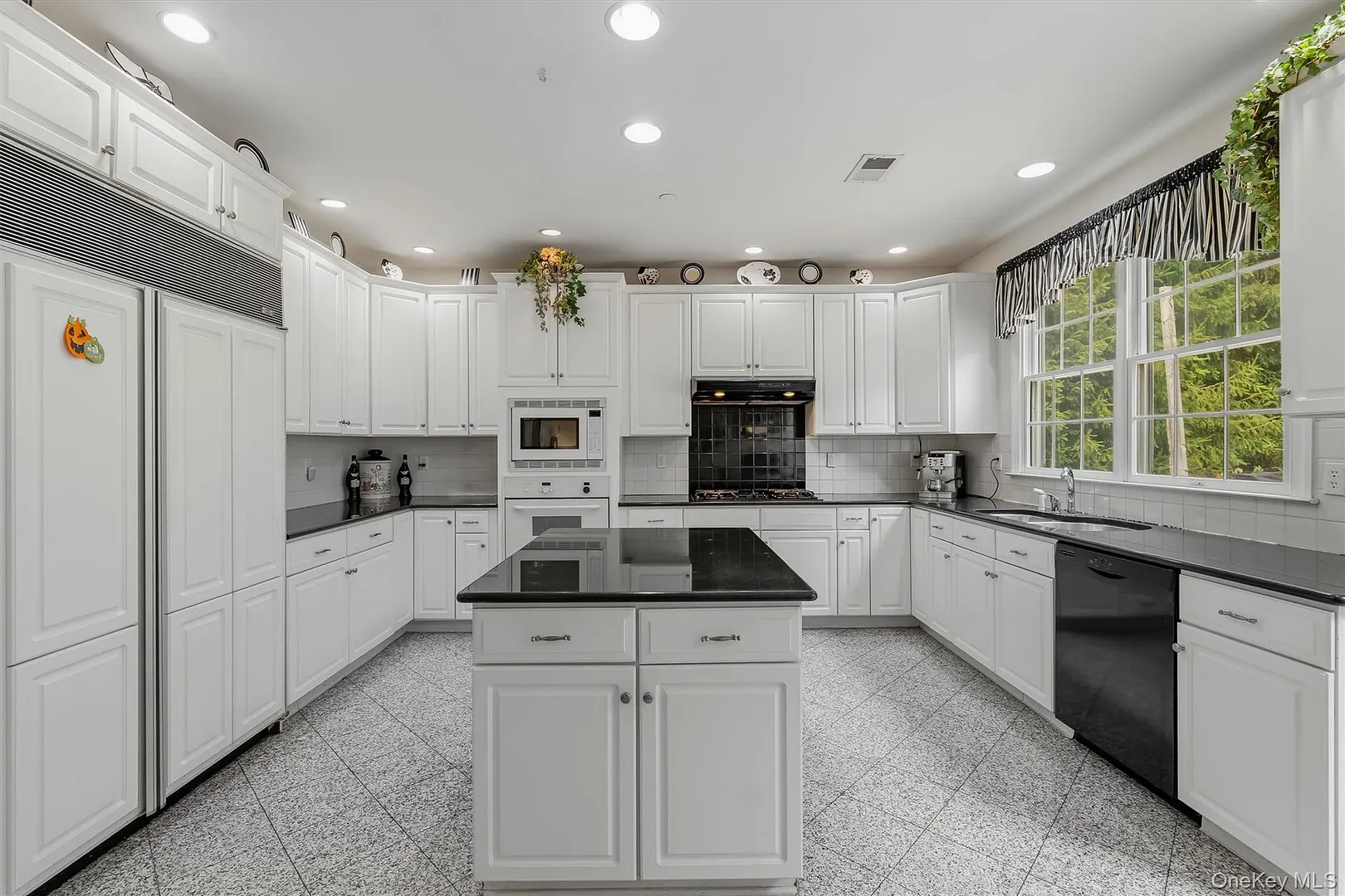 143 Euclid Avenue Photo 15