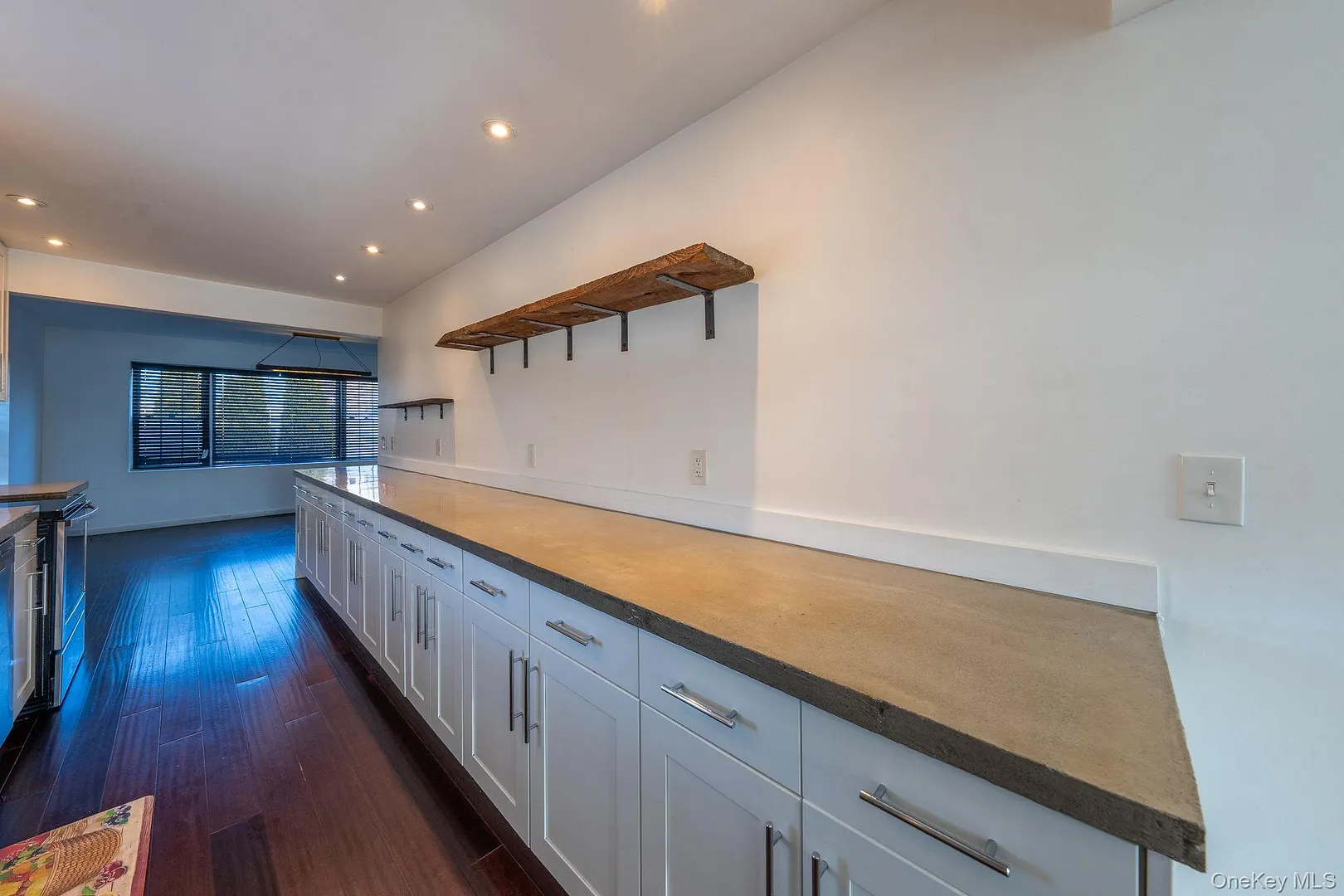 27 Walnut Street Photo 7