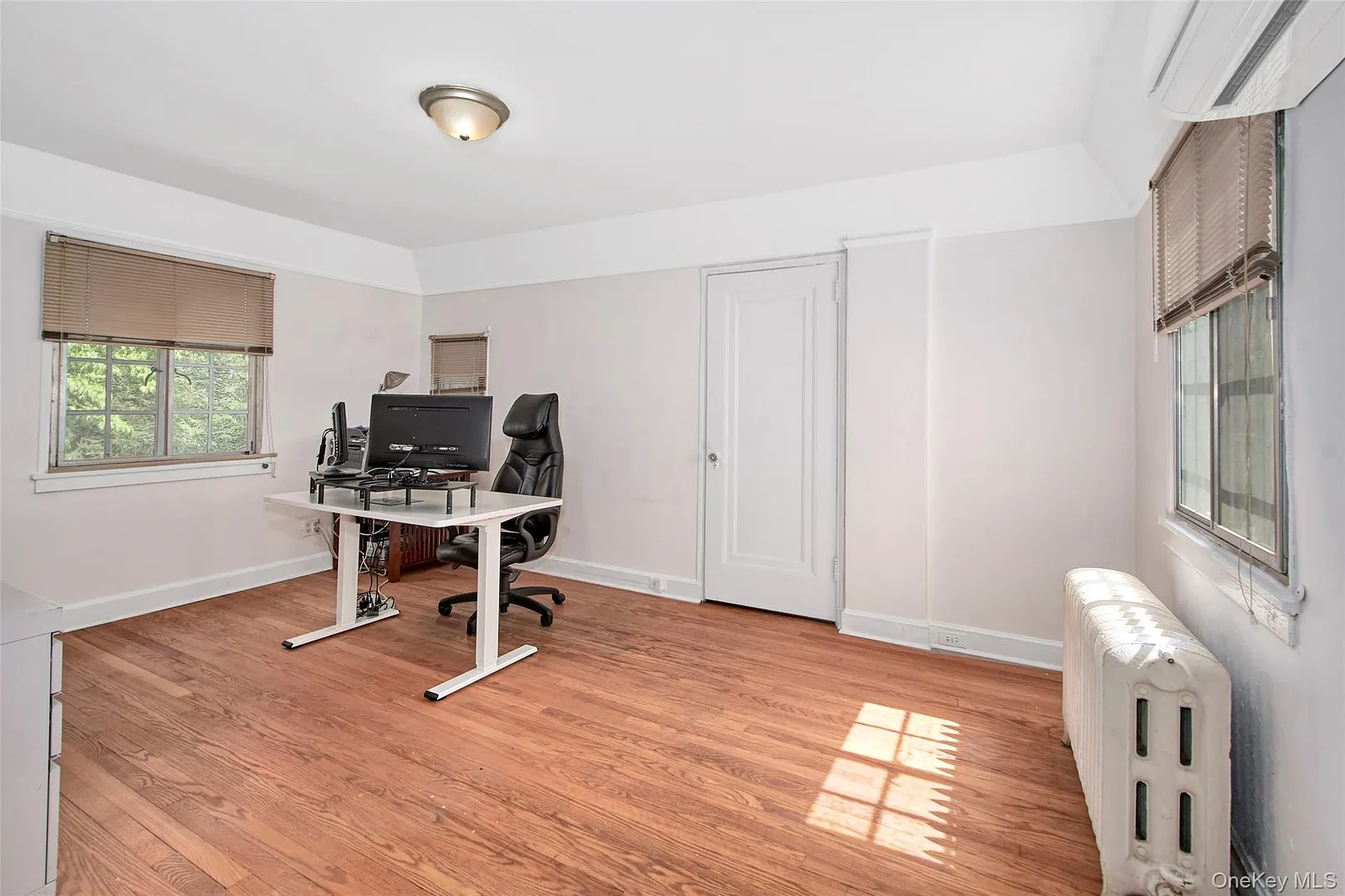 2 Byworth Road Photo 24