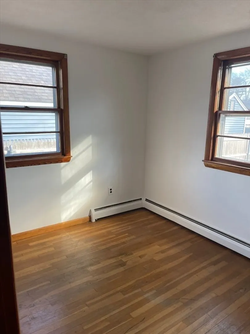32 Mason Ave Photo 11