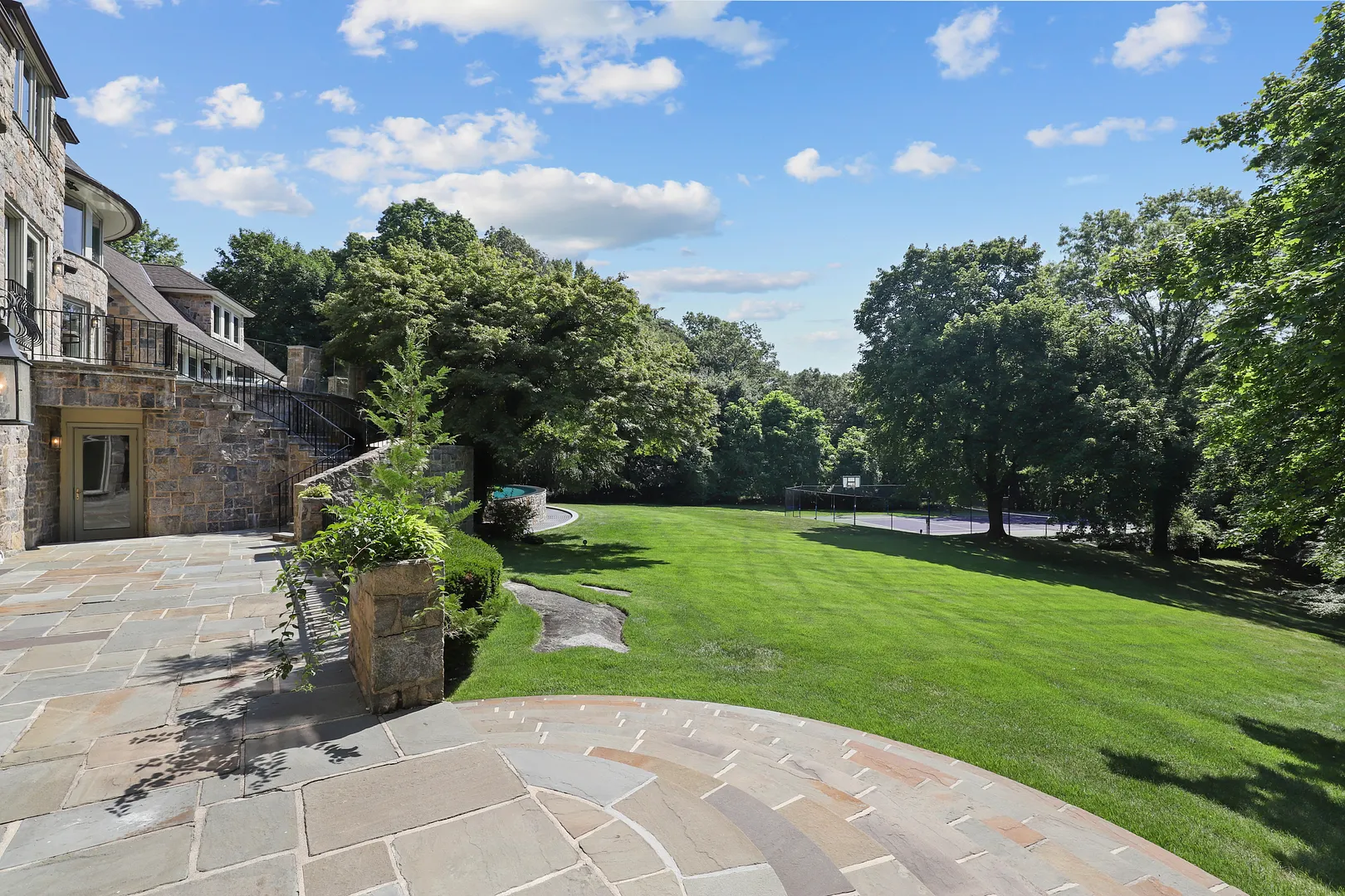 383 Woodlands Road Photo 40