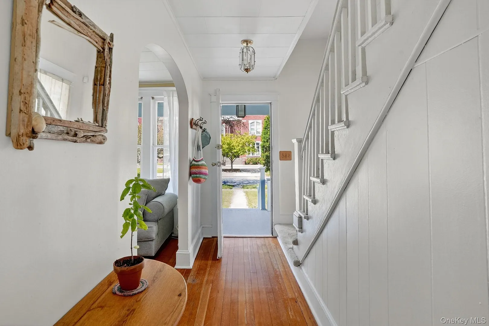 176 S Grand Avenue Photo 5