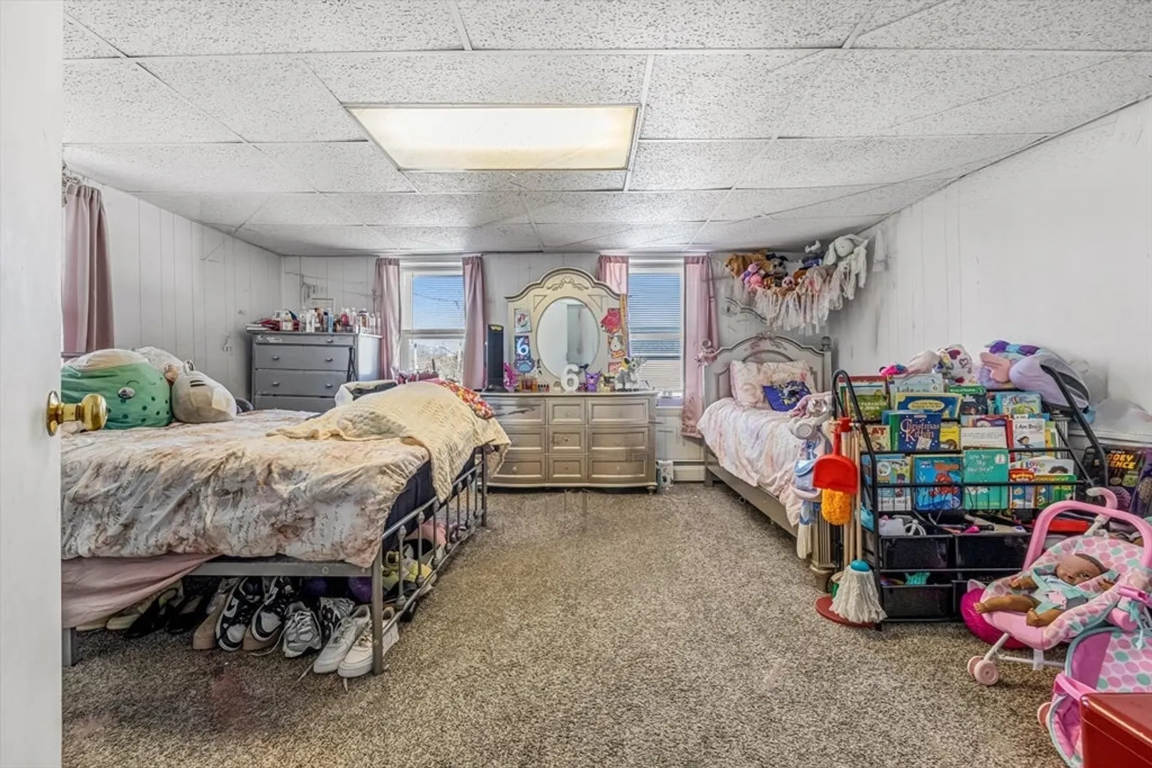 660 Canterbury St Photo 17