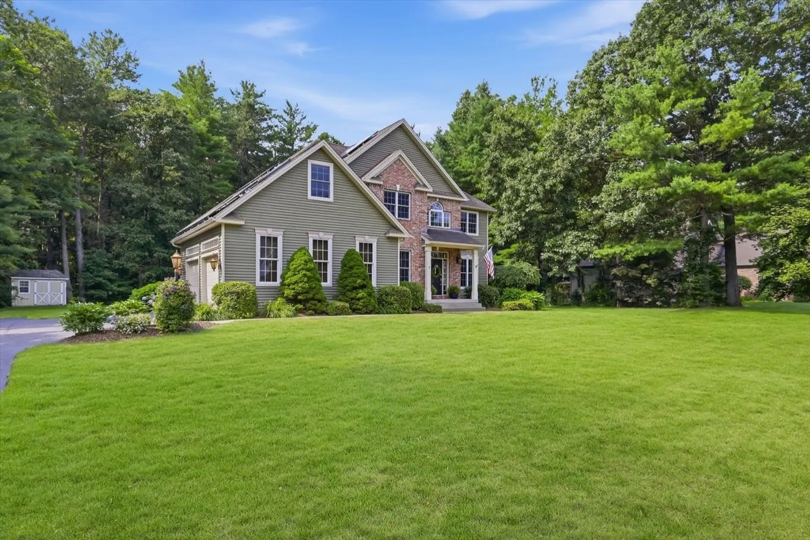 8 Lexington Circle Photo 4