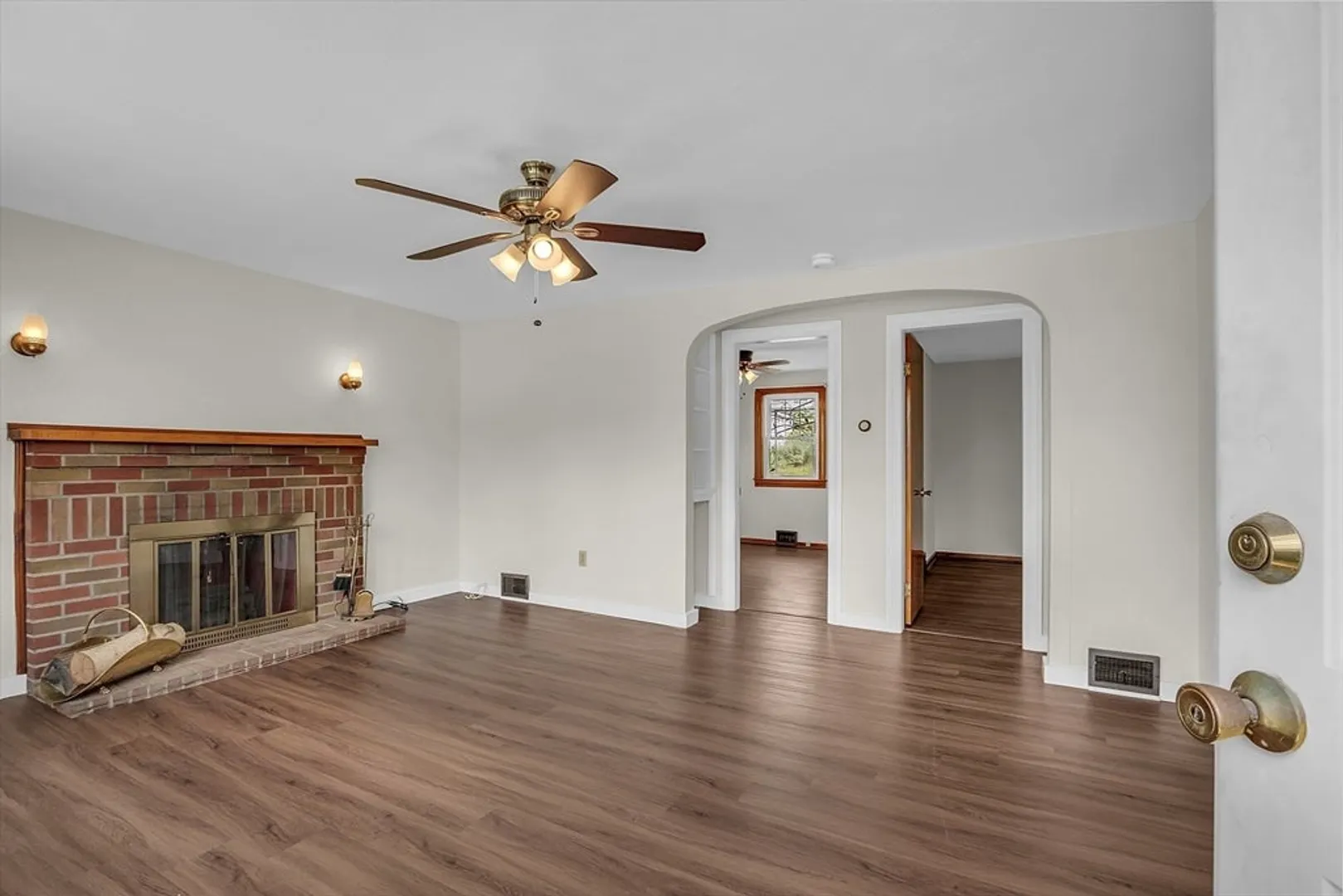 236 Beech St Photo 13
