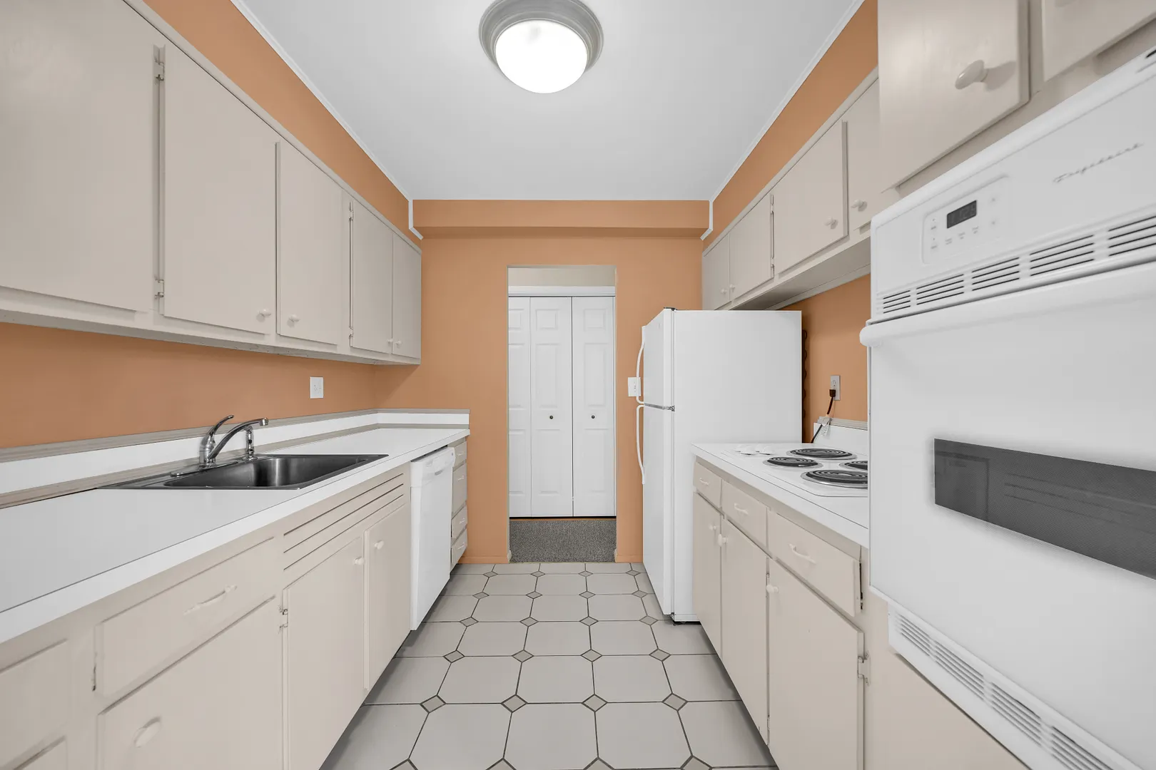 893 Farmington Avenue  #1C Photo 9