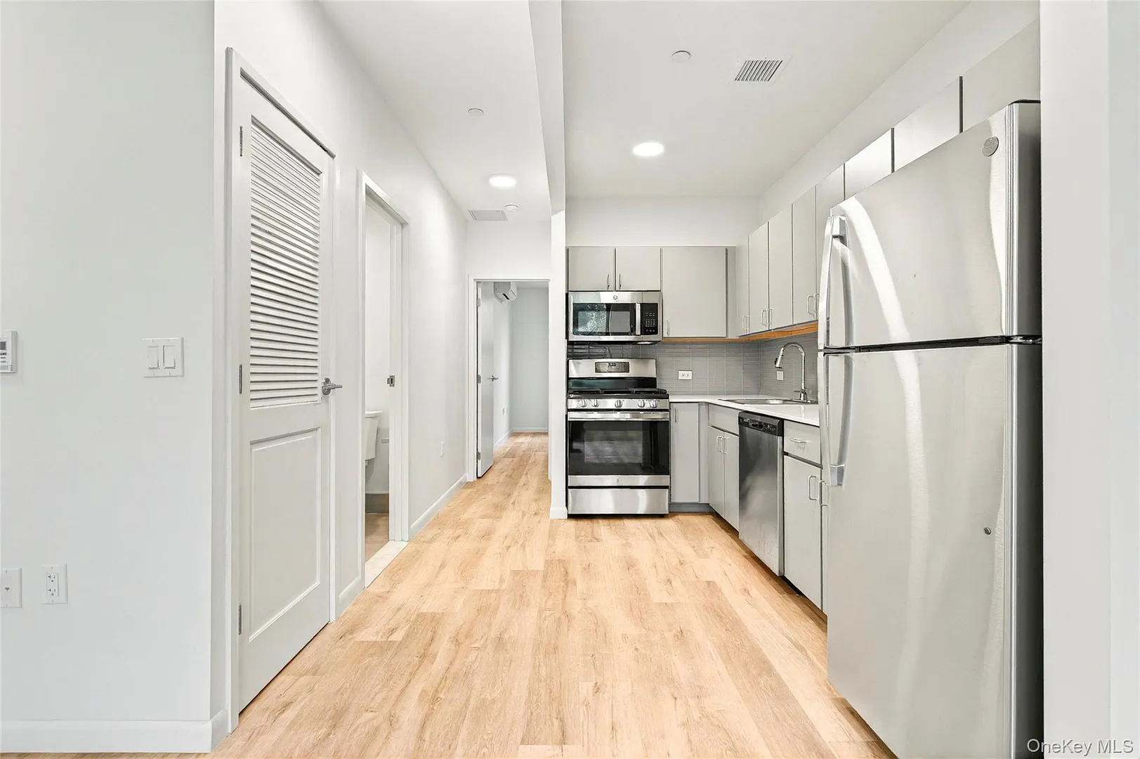 355 Bronx River Avenue  #1B Photo 10