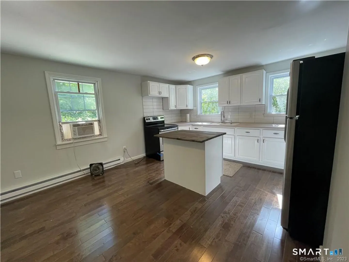 155 Riverside Drive Photo 3