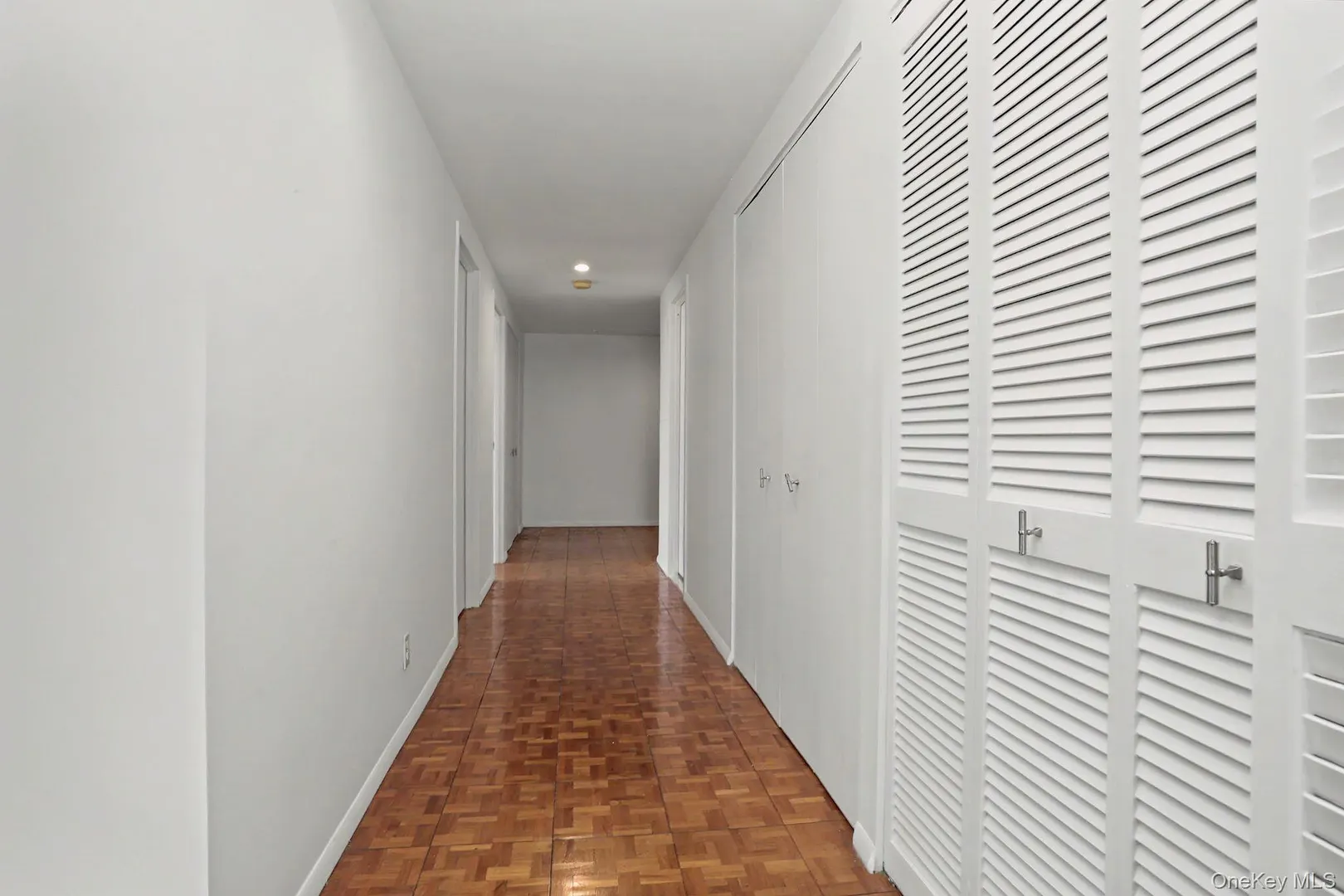 18 Shady Glen Court  #403 Photo 9