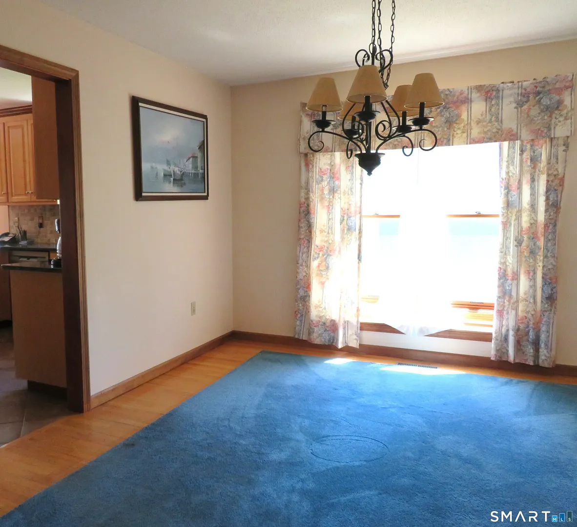 836 Wolf Hill Road Photo 8