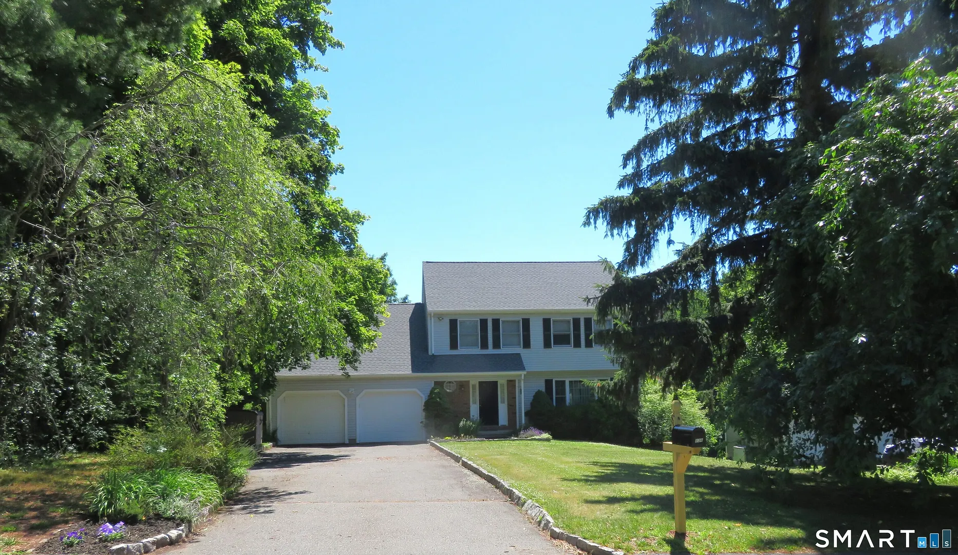 836 Wolf Hill Road Photo 2