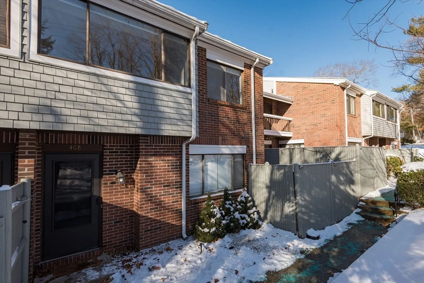 468 Island St #468 Photo 2