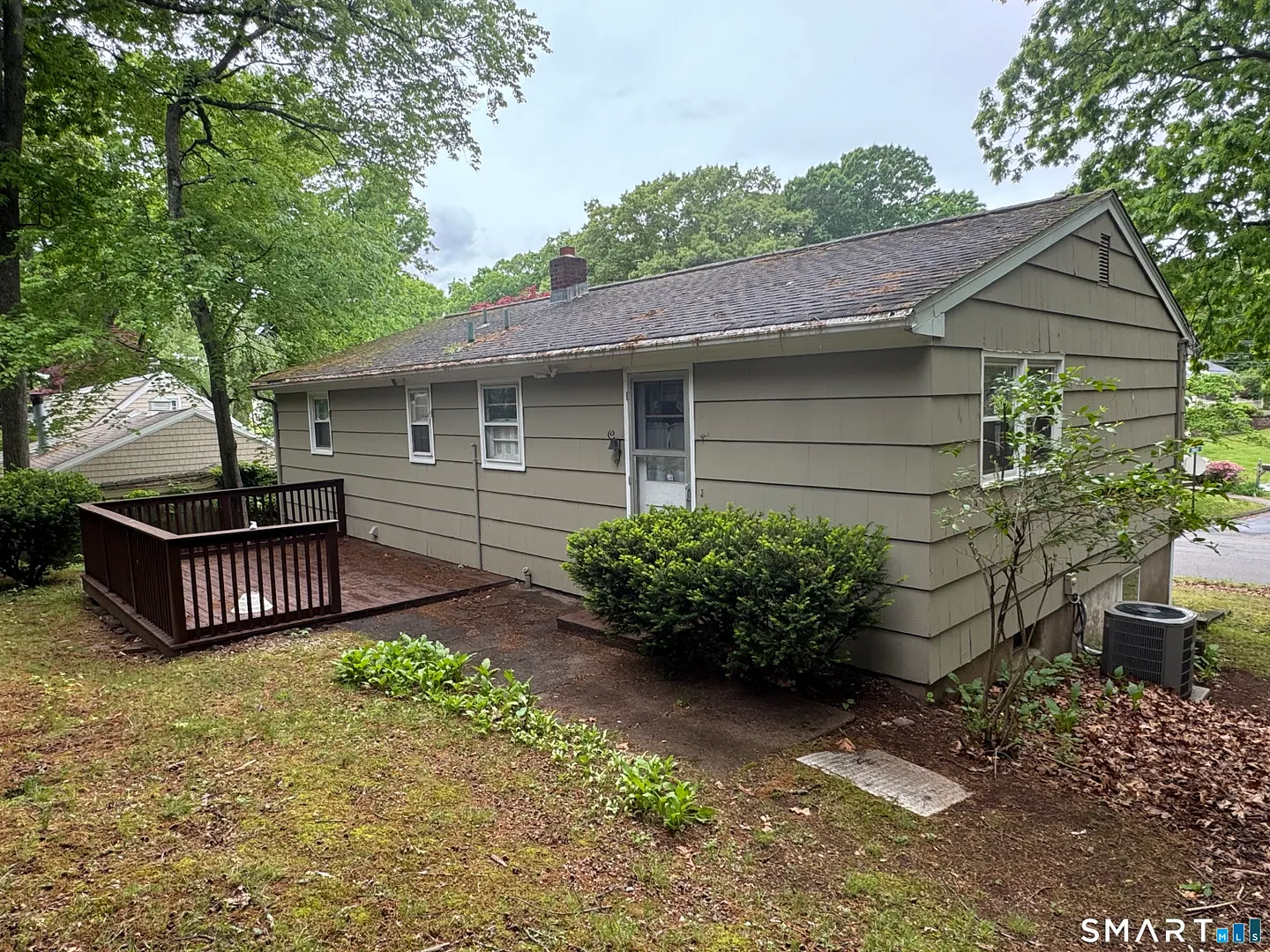 665 Bradley Street Photo 7